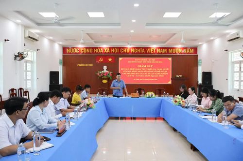 Đoàn giám sát của Ban Văn hóa - Xã hội HĐND tỉnh làm việc với phường Đô Vinh