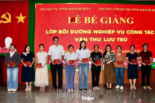 Bế giảng lớp bồi dưỡng nghiệp vụ công tác văn thư, lưu trữ