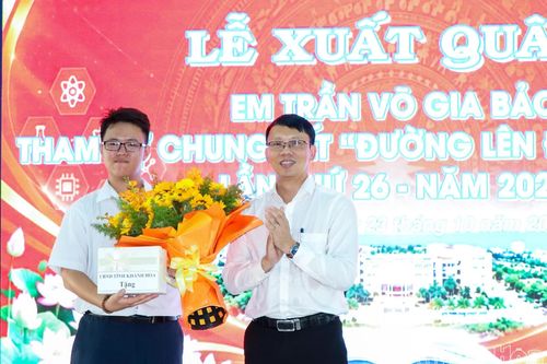 Trường THPT Chuyên Lê Quý Đôn - Đông Hải tổ chức lễ xuất quân cổ vũ thí sinh tham dự chung kết Đường lên đỉnh Olympia