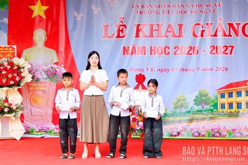 Tiếp sức học sinh có hoàn cảnh khó khăn