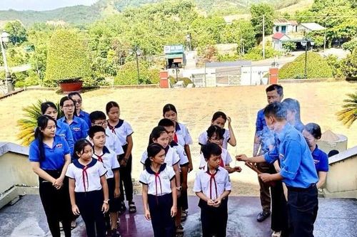 Từ chi bộ đến Đảng bộ Trường Tiểu học Trần Quốc Toản: Xây dựng Đảng từ những việc làm thiết thực