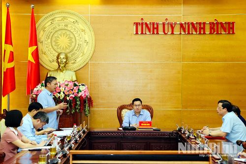 Đồng chí Phó Bí thư Thường trực Tỉnh ủy làm việc với lãnh đạo các cơ quan chuyên trách tham mưu, giúp việc Tỉnh ủy