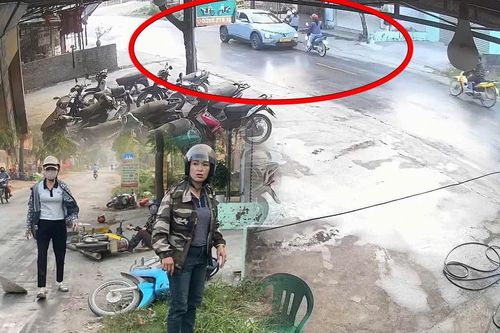 Hưng Yên: Ô tô tông liên hoàn, 3 người đi xe máy bị thương