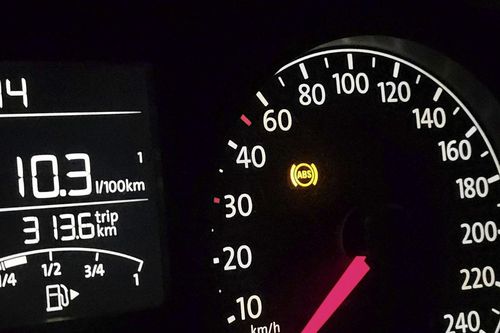 Đèn ABS báo lỗi, ô tô có thể không đạt kiểm định