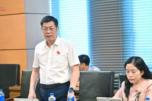 Cán bộ phải đối chiếu nhiều văn bản pháp luật để thực hiện một nhiệm vụ