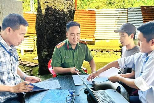 Tập trung chặn thịt lợn 'bẩn' tuồn ra thị trường ngay từ gốc