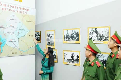 Khi lịch sử được kể bằng công nghệ số
