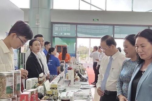 Vĩnh Long nâng tầm sản phẩm OCOP, mở rộng thị trường bằng thương mại số