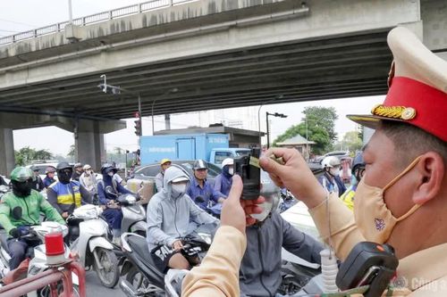 Gần 600 tài xế vi phạm an toàn đường sắt ở Hà Nội bị xử phạt