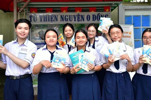 'Tủ thiện nguyện 0 đồng' và một cách gieo mầm tử tế ở trường học