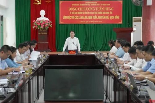 Phó Chủ tịch Thường trực UBND tỉnh Lương Tuấn Hùng làm việc với các xã: Hòa An, Nam Tuấn, Nguyễn Huệ, Bạch Đằng