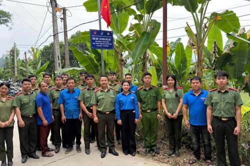 Xây dựng công trình 'Đèn đường chiếu sáng' tại phường Thục Phán
