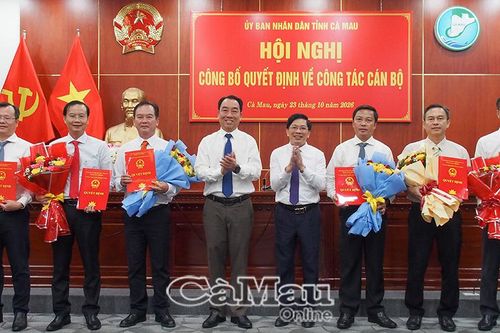 Công bố quyết định bổ nhiệm Chánh Văn phòng UBND tỉnh và 5 lãnh đạo sở, ngành