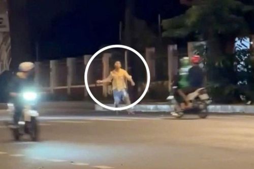 Người đàn ông ở Đắk Lắk dùng dây nịt đánh người đi đường, hé lộ nguyên nhân gây bất ngờ