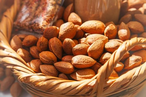 Muốn ăn vặt mà vẫn giữ vóc dáng: Đây là 8 món bạn nên thử