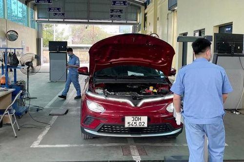 Tin xe ngày 23/10: Bộ Xây dựng siết kiểm định đèn ô tô