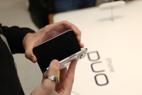iPhone Duo mở bán trên toàn cầu