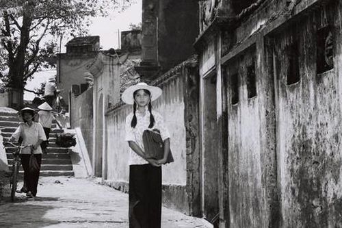 'Truyện cổ tích cho tuổi 17'- Chuyện tình trong trẻo giữa những năm tháng chiến tranh