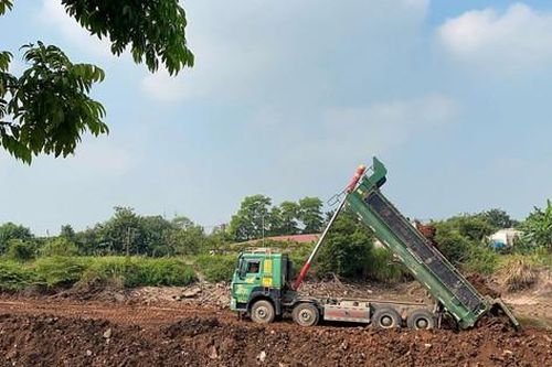 Xã Hát Môn: Làm rõ vật liệu san lấp đường công vụ dự án nâng cấp đường liên xã Tam Hiệp - Tam Thuấn