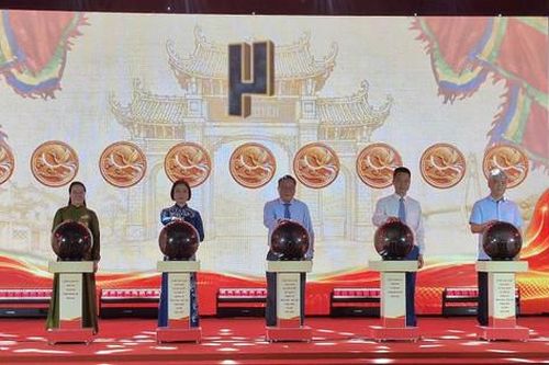 Khai mạc Lễ hội vinh danh làng nghề và Tuần lễ quảng bá nông sản - đặc sản vùng miền Hà Nội 2026