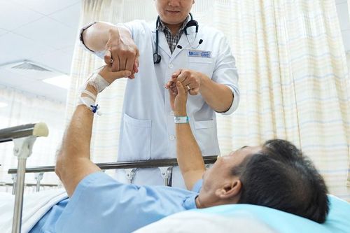 Tưởng rối loạn tiền đình, người đàn ông 54 tuổi phát hiện vỡ túi phình não vì bỏ qua dấu hiệu này
