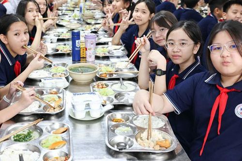 Hà Nội chốt mức trần tiền ăn bữa trưa bán trú