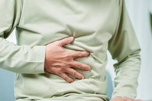 Vì sao người cao tuổi dễ bị táo bón?