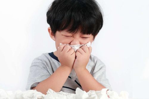 Áp xe hốc mắt ở trẻ: Cảnh giác biến chứng do viêm xoang