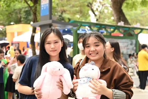 Sóng Festival 2026: Đâu chỉ săn quà, giới trẻ dạo một vòng food tour đặc sản Hà Nội