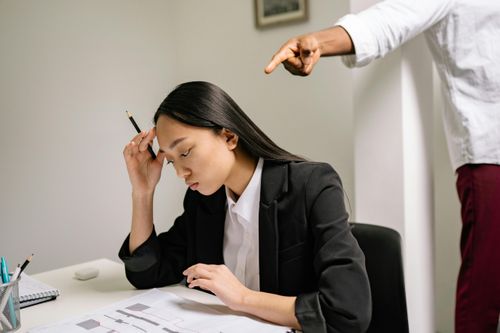 Nhắc nhở học sinh cũng bị 'bóc phốt', khi quyền làm thầy bị bóp nghẹt