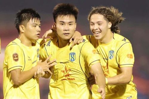 Giữa các đại gia giàu mạnh, vì sao SLNA lên đỉnh bảng V.League?