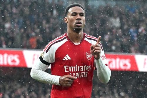Arsenal phả hơi nóng vào Man City