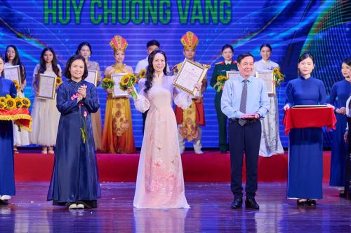 Nhật Kim Anh đoạt Huy chương Vàng với vai Thắm trong 'Cuốn truyện bị đốt'