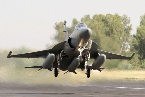 Quân sự thế giới hôm nay (24-10): Oman đàm phán mua tiêm kích JF-17 Thunder