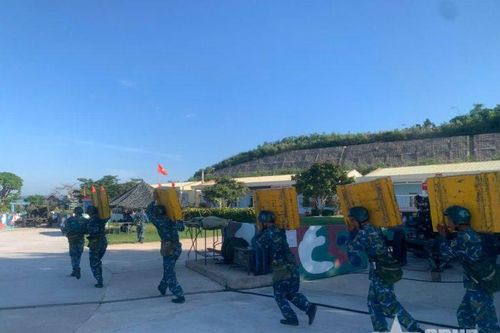 Chỉ huy Sư đoàn 375 giao nhiệm vụ, động viên cán bộ, chiến sĩ trước diễn tập bắn đạn thật
