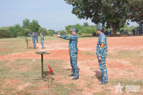 Trung đoàn 915 kiểm tra thực hành bắn đạn thật súng bộ binh