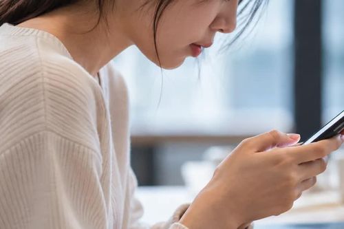 Thói quen khiến cột sống người trẻ nhanh thoái hóa