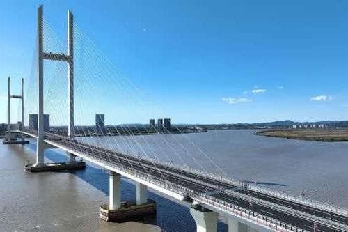 Nhà lãnh đạo Triều Tiên qua cầu Tân Áp Lục đến TP Đan Đông (Trung Quốc)