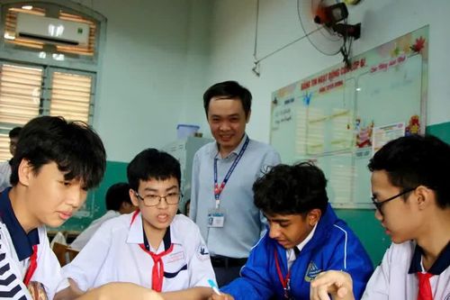 Học sinh Singapore thích thú trải nghiệm tiết học cùng học sinh TPHCM