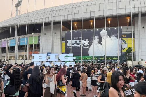 Fan BigBang náo nhiệt trước giờ diễn tại Mỹ Đình, giá vé được 'hét' gấp 3