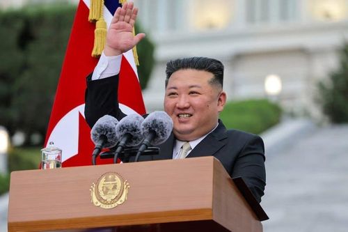 Chủ tịch Triều Tiên Kim Jong Un bất ngờ tới Trung Quốc qua cây cầu mới