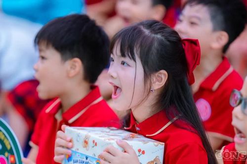 Cấm thi vào lớp 1: Trẻ 6 tuổi thoát cảnh bị 'luyện' đọc thông, viết thạo trước khi đến trường