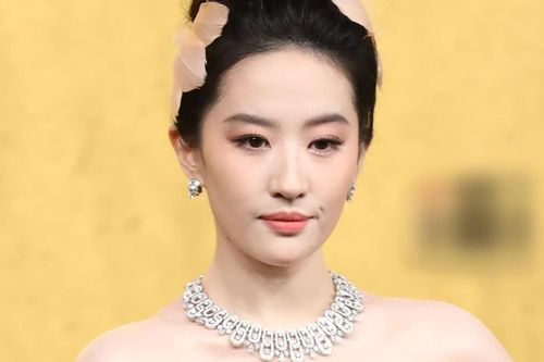 Lưu Diệc Phi kém sắc, dàn sao gầy trơ xương tại thảm đỏ hot nhất