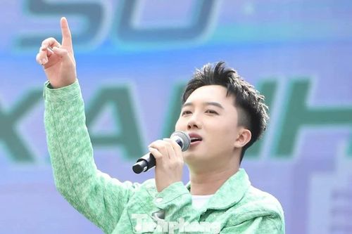 Ca sĩ Hà Đức Tâm khuấy động Sóng Festival ở phố đi bộ Trần Nhân Tông