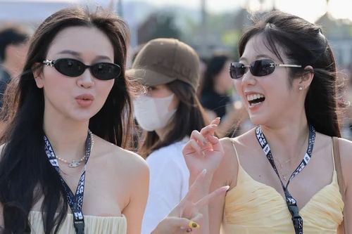 Dòng người đang đổ về sân Mỹ Đình