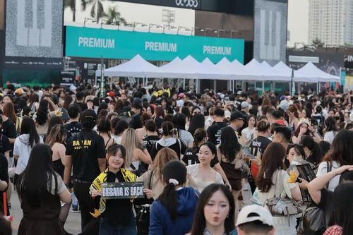 Biển người đổ về Mỹ Đình, giao thông tê liệt