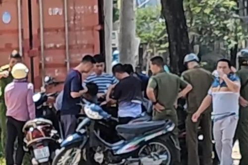 Truy tìm người mặc áo xe ôm công nghệ đuổi đánh hai người đi đường ở TPHCM