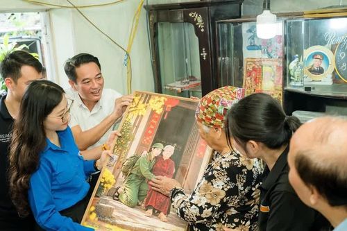Tuổi trẻ Hải Phòng trao tặng 100 ảnh phục dựng liệt sĩ