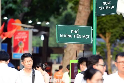 Thỏa thích trải nghiệm 'đường tài chính số, phố không tiền mặt'