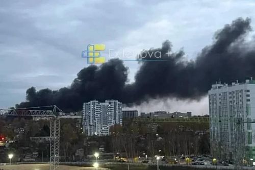 Ukraine tập kích hàng loạt mục tiêu ở Nga